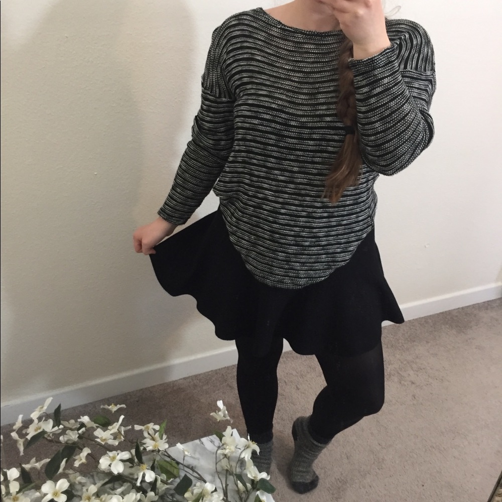 Knit top size small - Picture 3 of 8